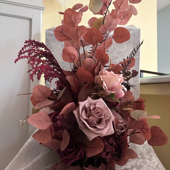 Ling's Moment - FREE-STANDING FLOWER ARRANGEMENTS IN BURGUNDY & DUSTY ROSE - Picture 2 of 4